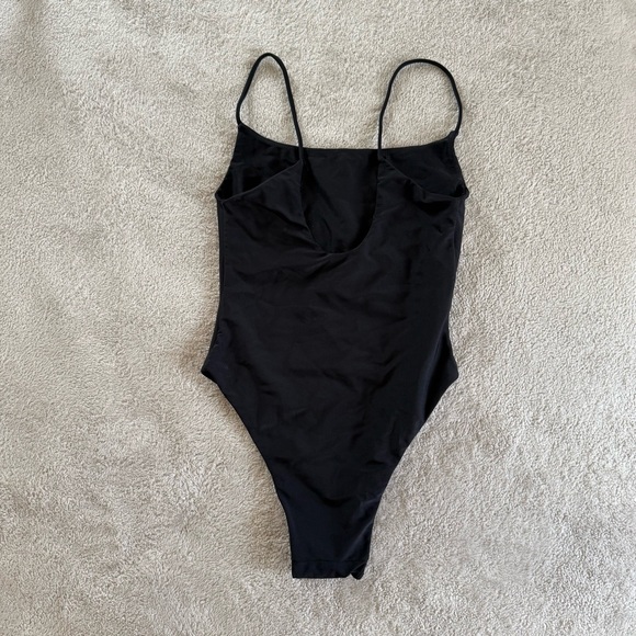 Benoa Makenna One Piece - Black - Picture 3 of 5